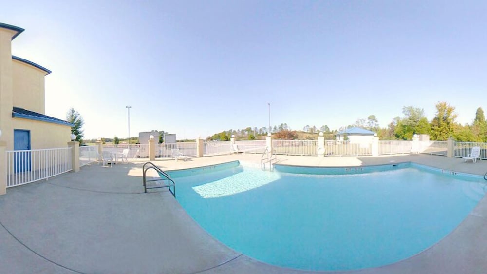 Comfort Inn and Suites Lincoln AL 3/61