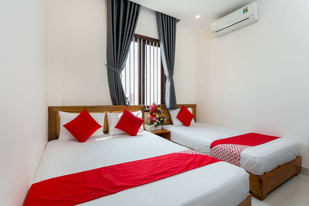 Sunshine Beach Hotel 12/50