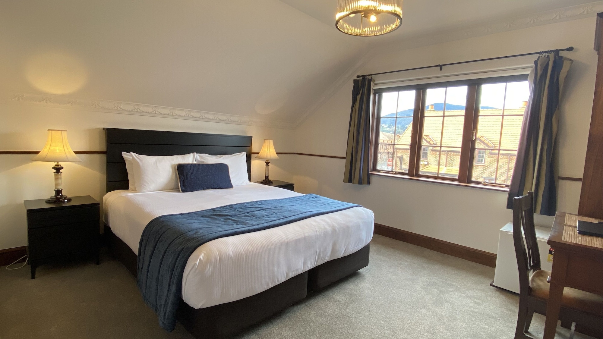 STANDARD, KING BED