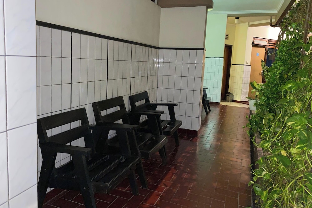 Hotel Lestari Near Lippo Plaza Mall Jember 3/36
