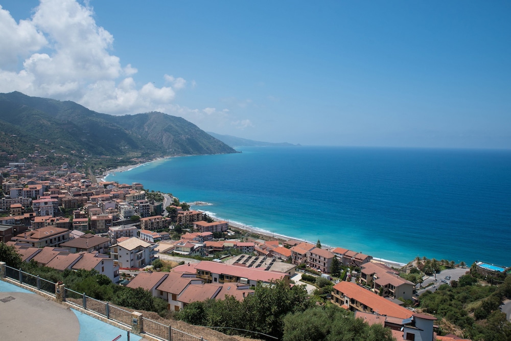 GH Avalon Sikani Resort 60/69