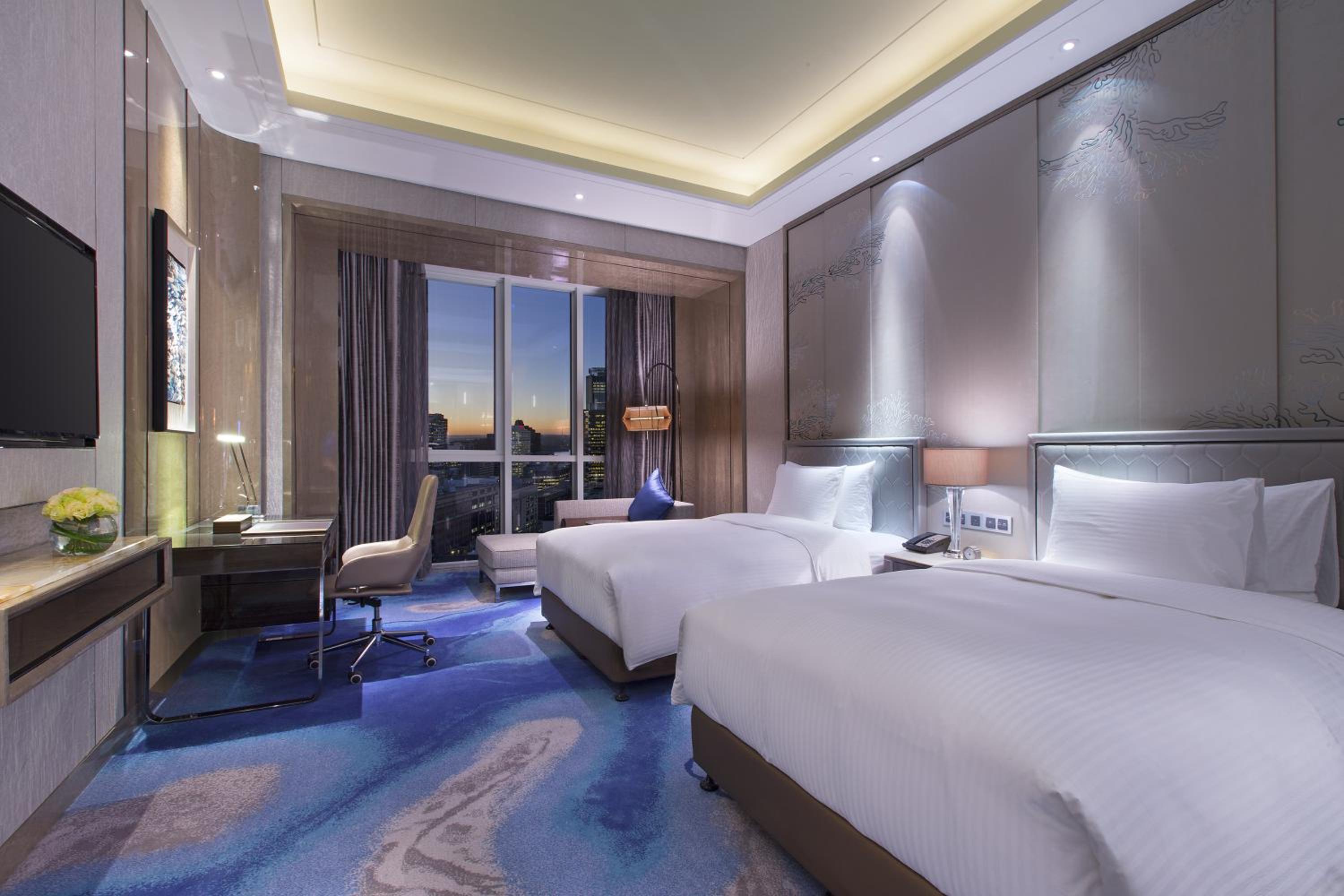 DELUXE, TWIN BEDS, CITY VIEW, HIGH FLOOR