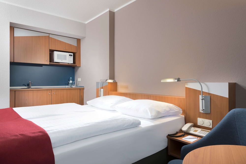 Ramada by Wyndham Hannover 12/43