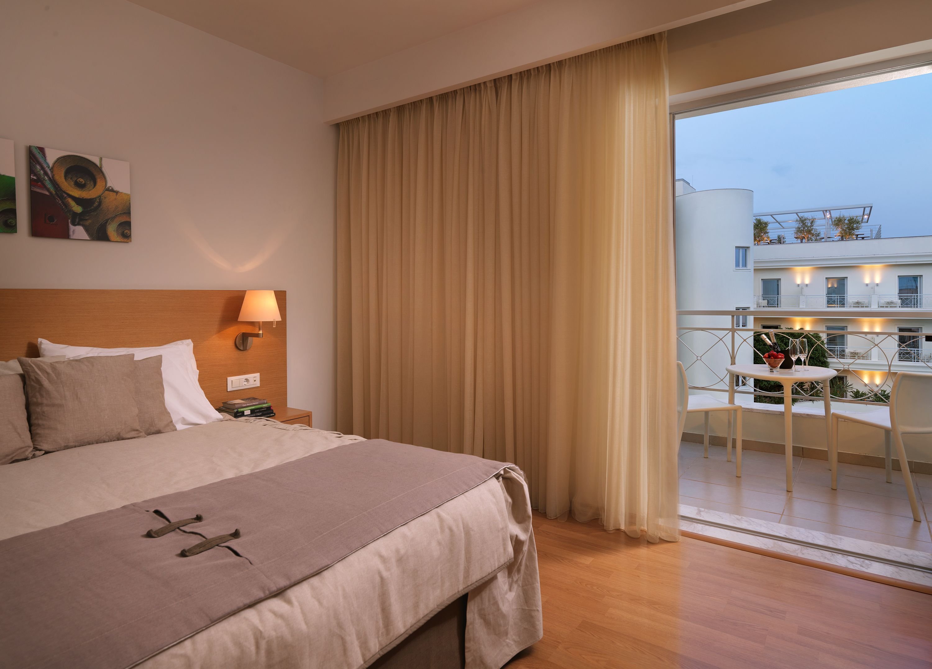 EXECUTIVE, DOUBLE OR TWIN BED
