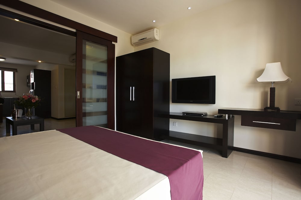 Grand Bay Suites 21/65