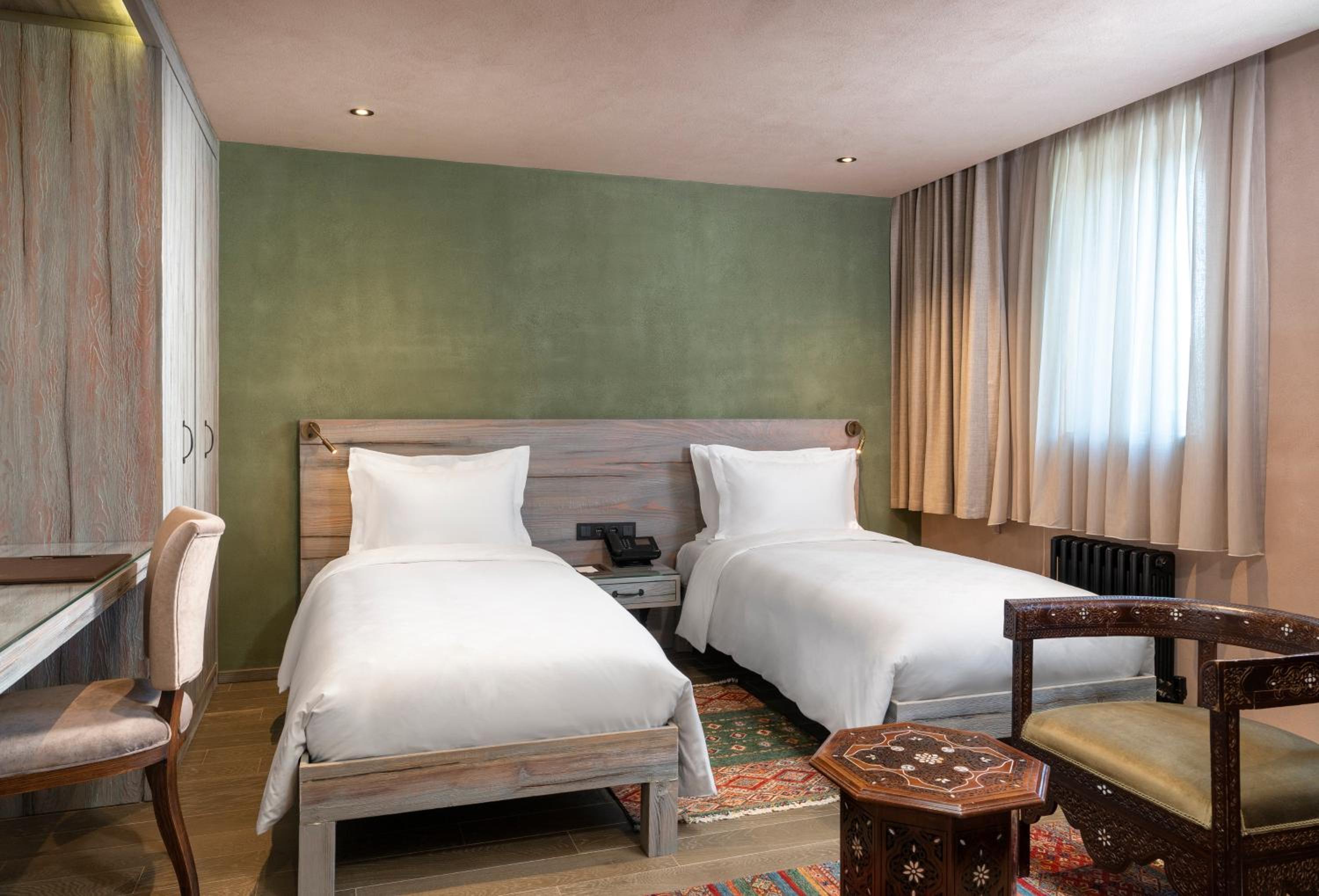 Carsi, Superior, Twin Beds