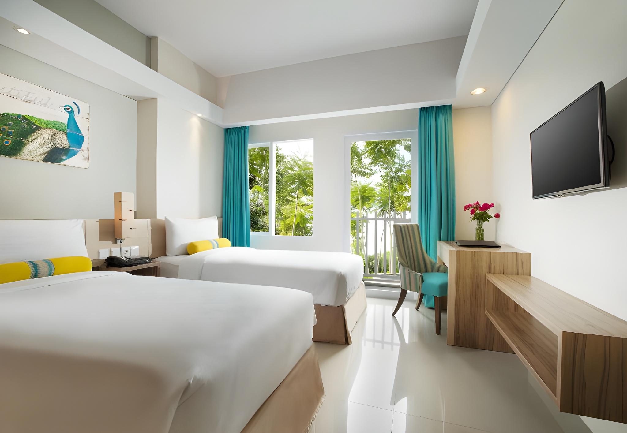 SUPERIOR, TWIN BEDS, POOL VIEW