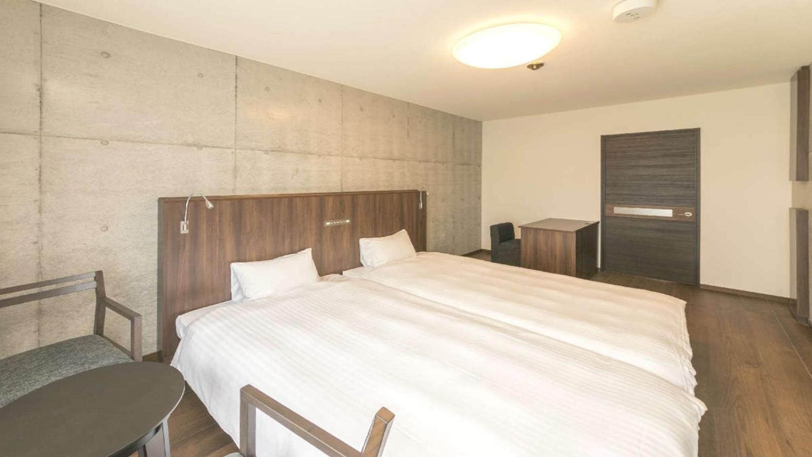 Adjoining, Condo, Twin Beds, Kitchen, Lounge Access، The Breakfast Hotel Porto Ishigaki 3/10