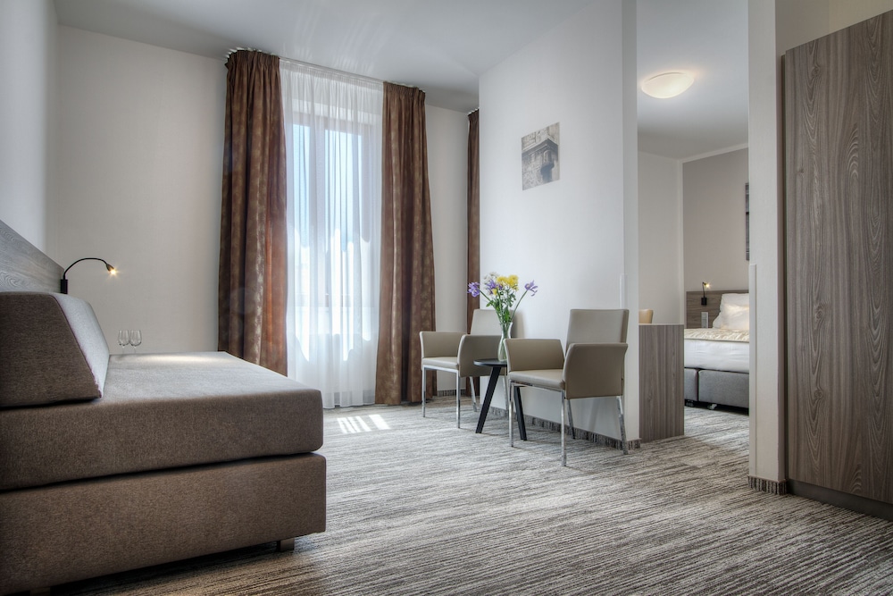 Hotel Pav 42/63