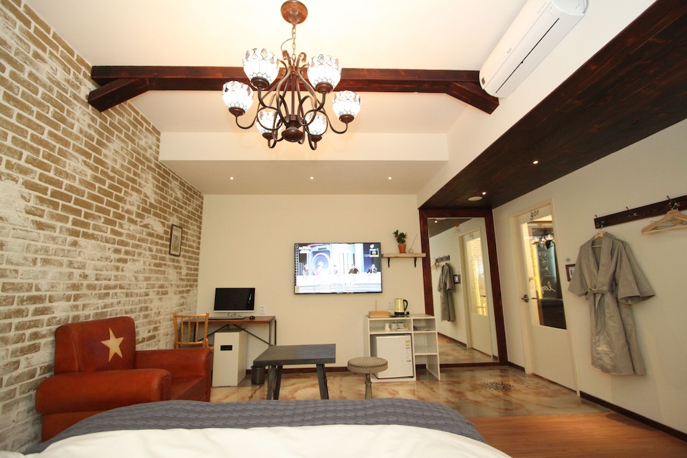 February Hotel Sungseo 41/67