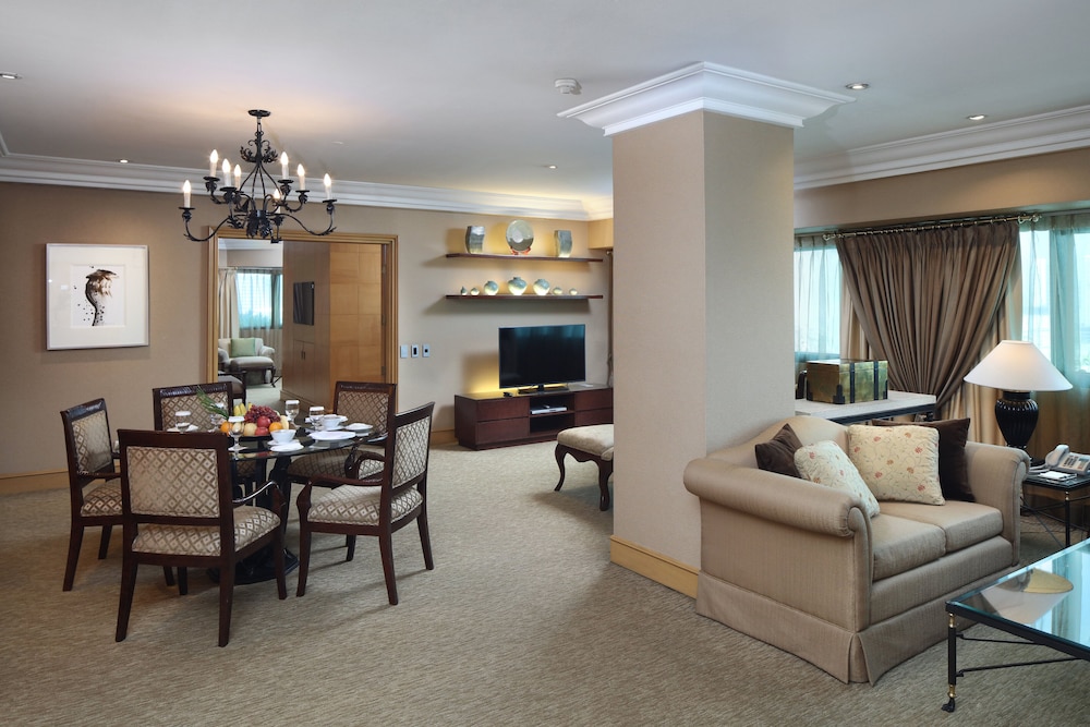 The Heritage Hotel Manila 71/100