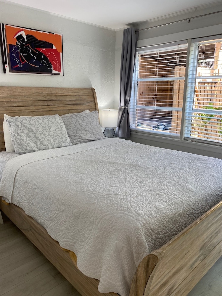 Victorian, Cottage, 2 Queen Beds, Bay View