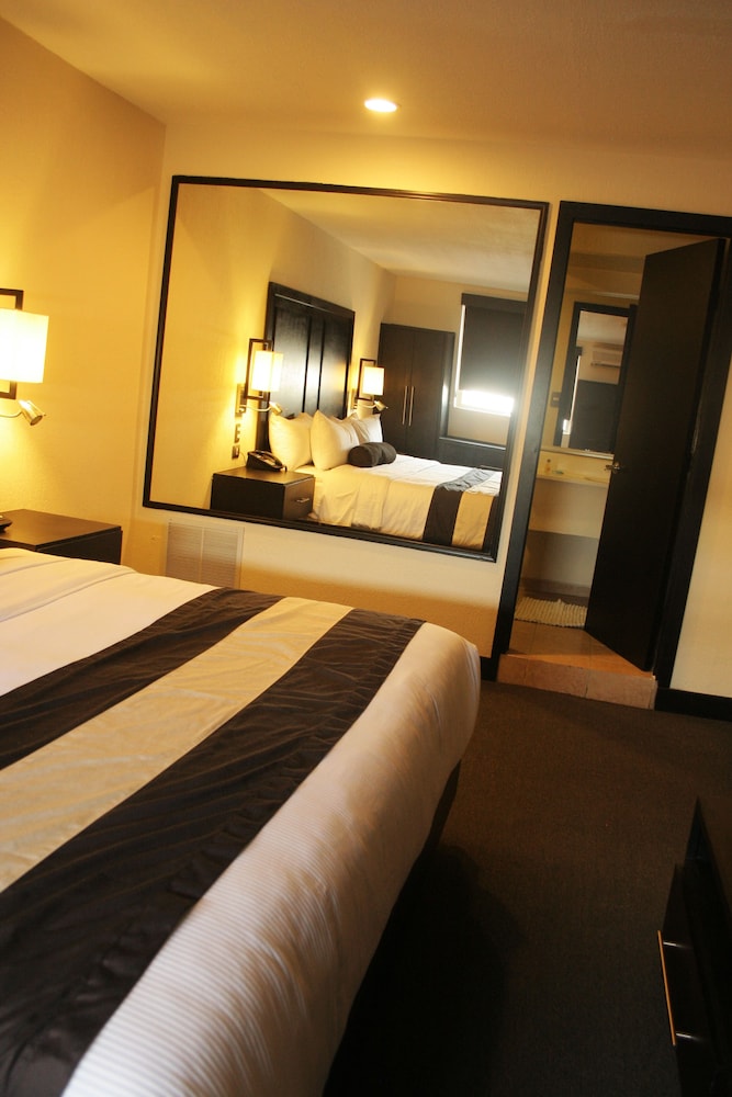 Hotel El Camino Inn and Suites 14/50