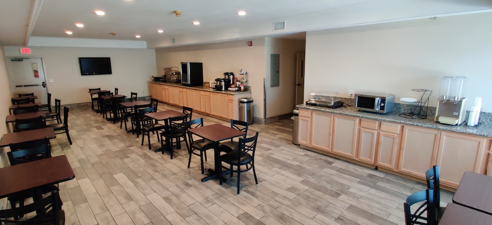 Ramada by Wyndham Bakersfield North 31/44