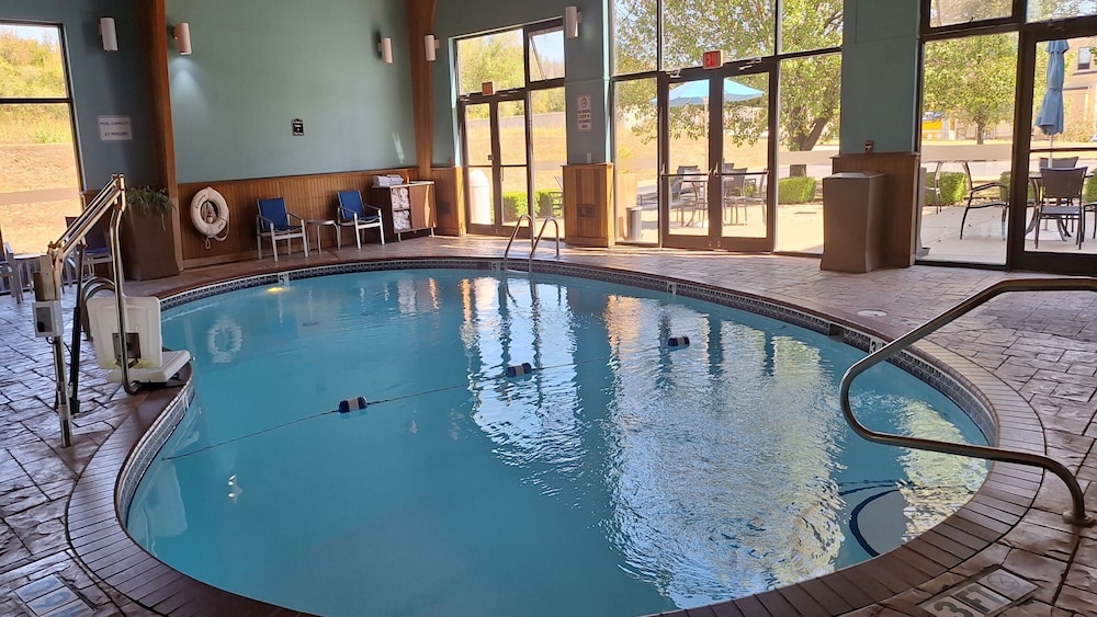 Holiday Inn Express Hotel Suites Harrison 43/56