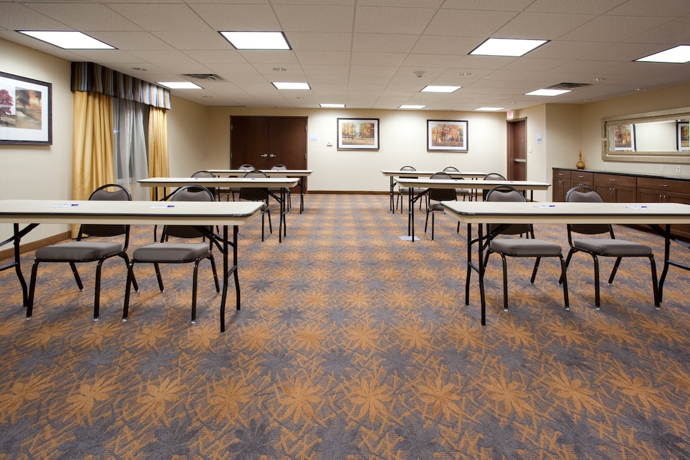 Holiday Inn Express Hotel & Suites Lamar 62/78