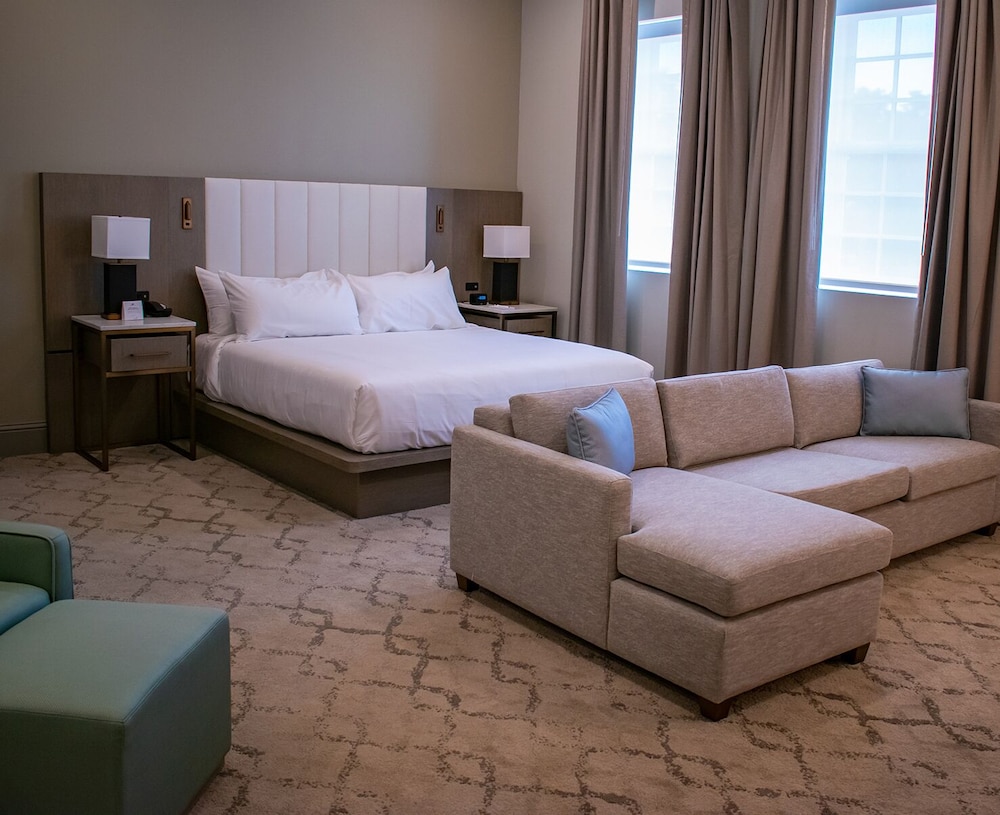 Centennial Plaza Resort Gulfport 13/50