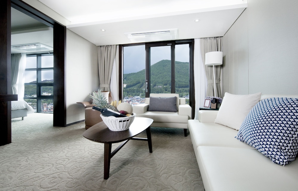 Ramada by Wyndham Jeju Hamdeok 50/70