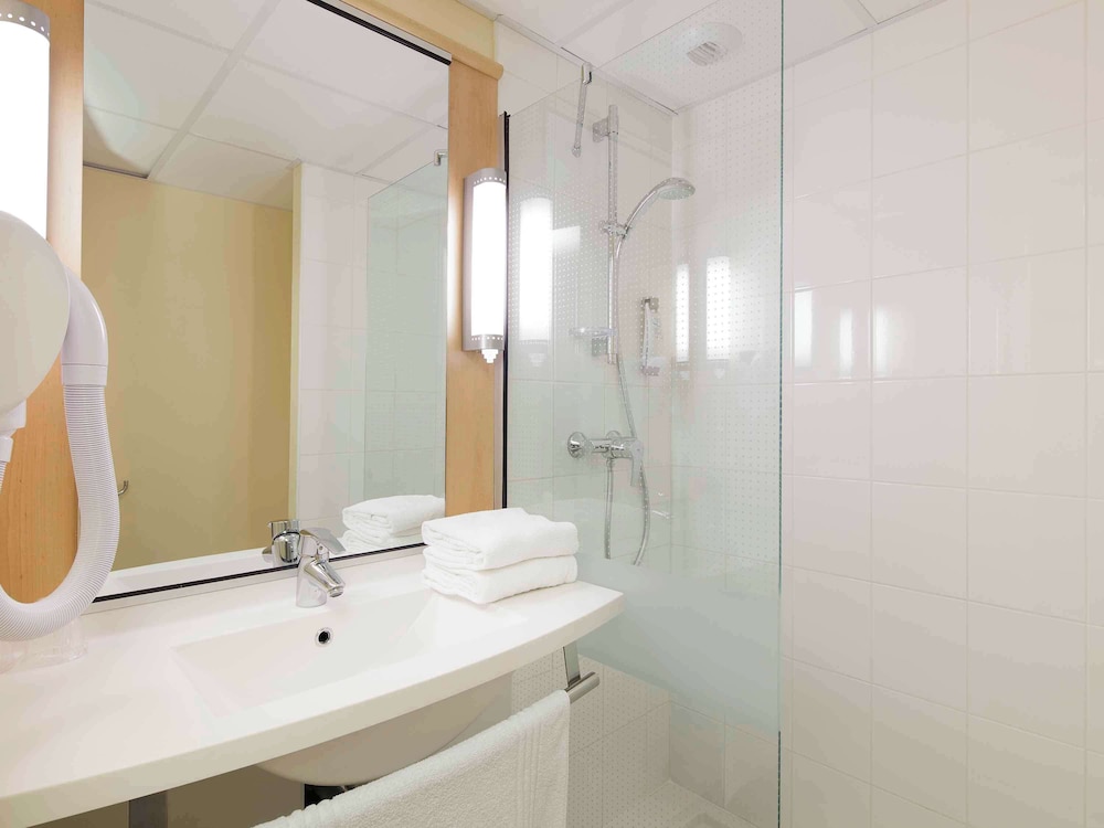 Ibis Guingamp - Coeur De Bretagne 62/63