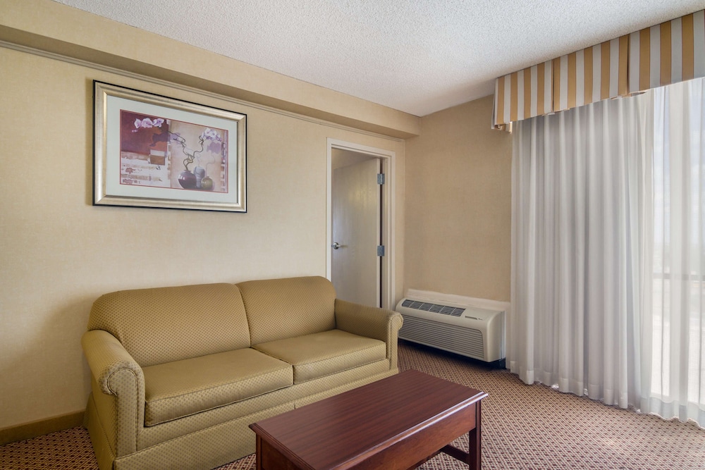 Red Lion Hotel Conference Center Cheyenne 34/65