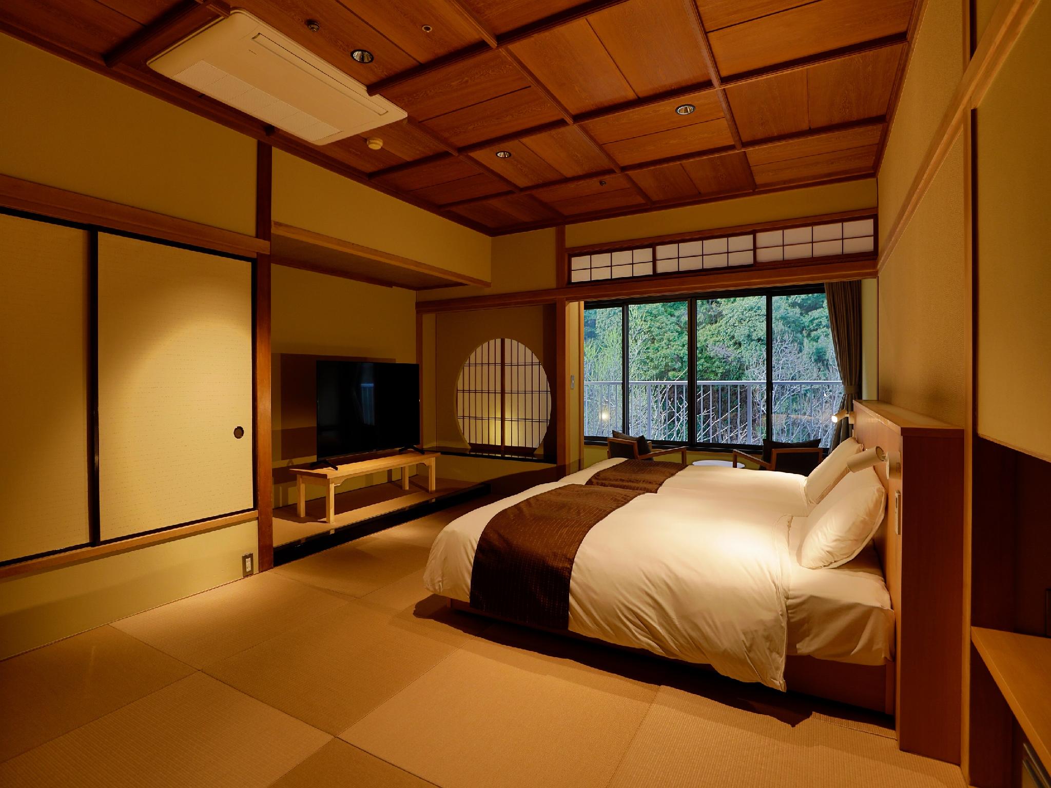 Japanese, 2 Low Beds, River View