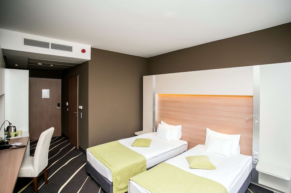 Best Western Plus Lakeside Hotel 37/58