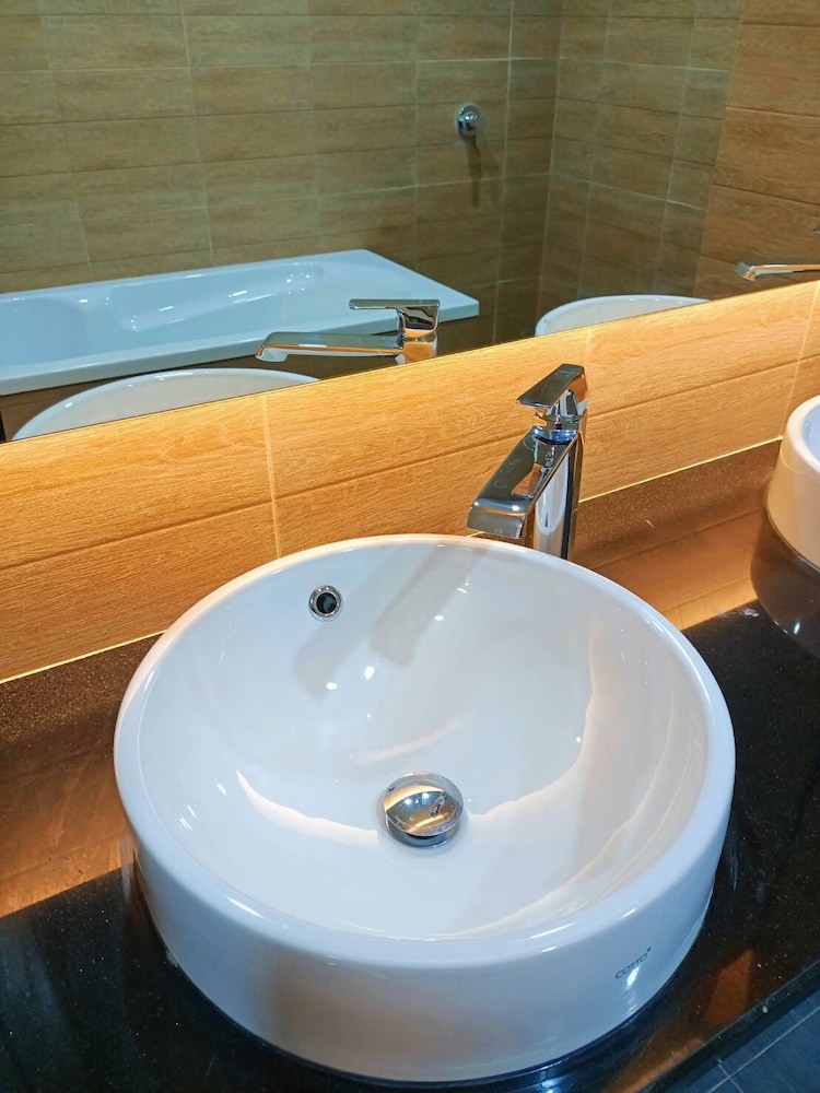 Mayflower Grande Hotel Phitsanulok 40/42