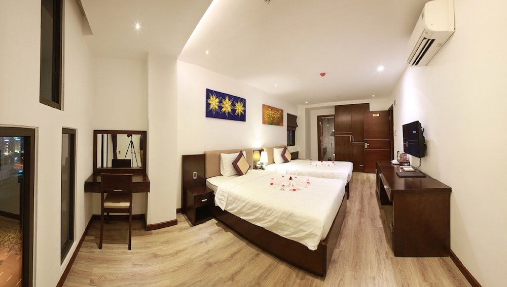 Golden Sun Hotel 18/60