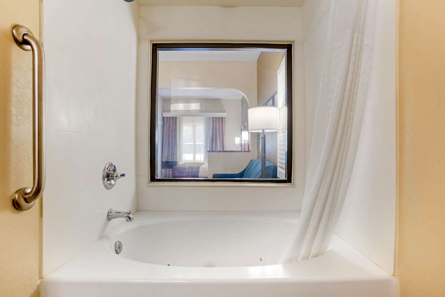 Comfort Suites Tallahassee Capitol - University Area 51/52