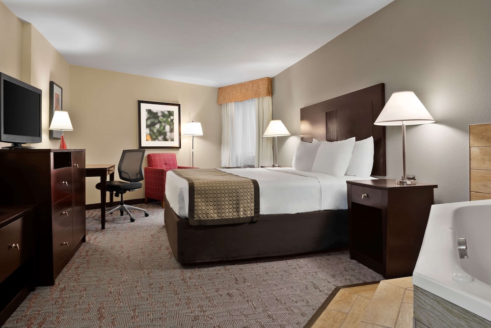 Baymont By Wyndham Belleville Airport Area 9/33
