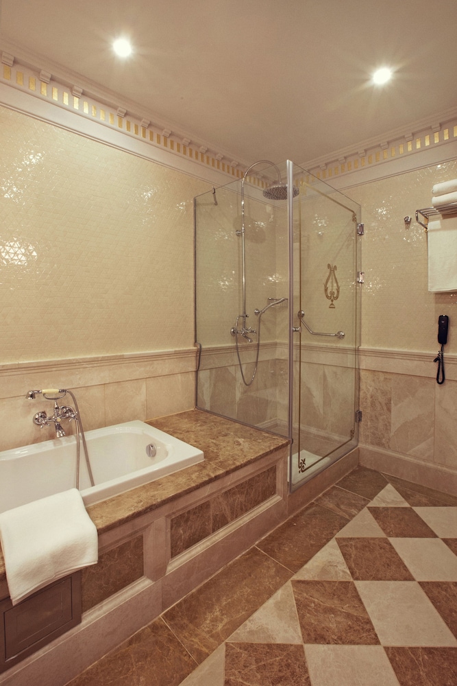 Palazzo Donizetti Istanbul, Tapestry Collection by Hilton 31/75