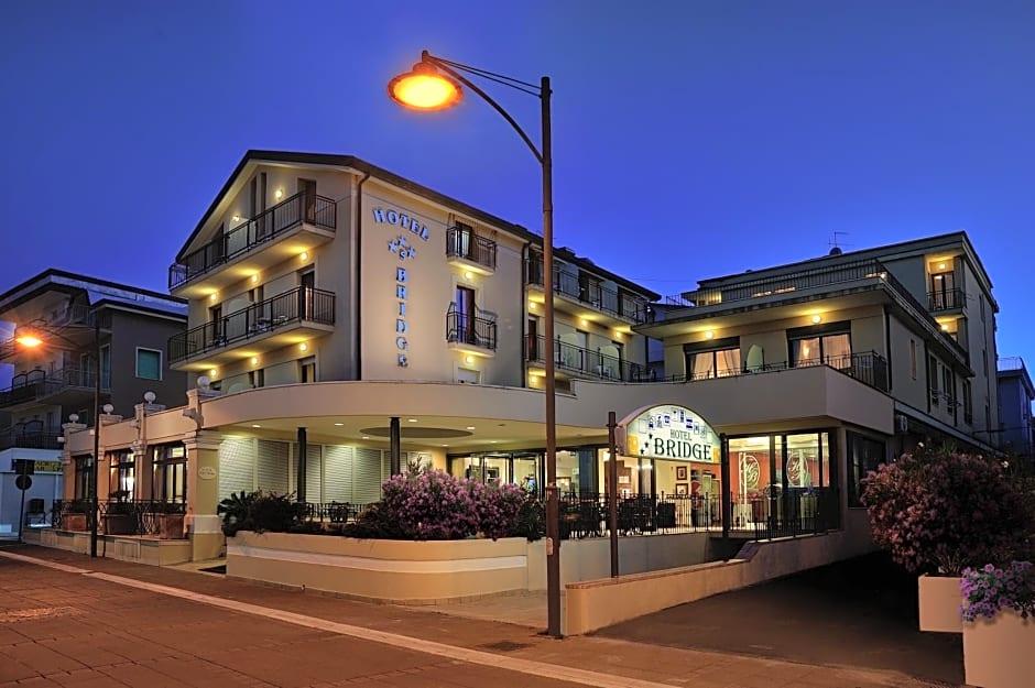 Hotel Bridge 2/41