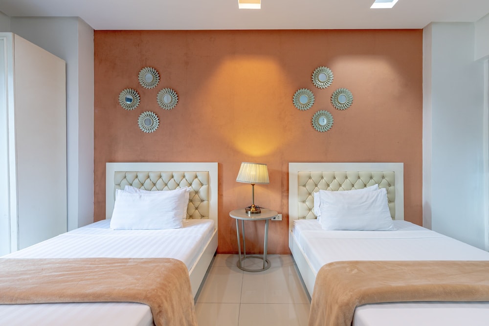 Baymont Suites And Residences 13/40