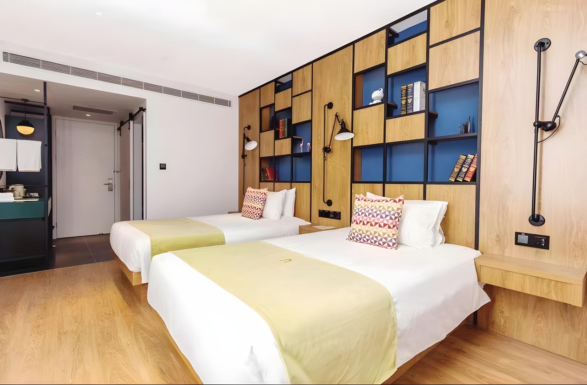 BUSINESS, DELUXE, SUITE