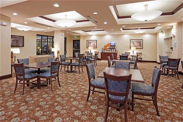 Holiday Inn Express Hotel Clovis Fresno 53/76