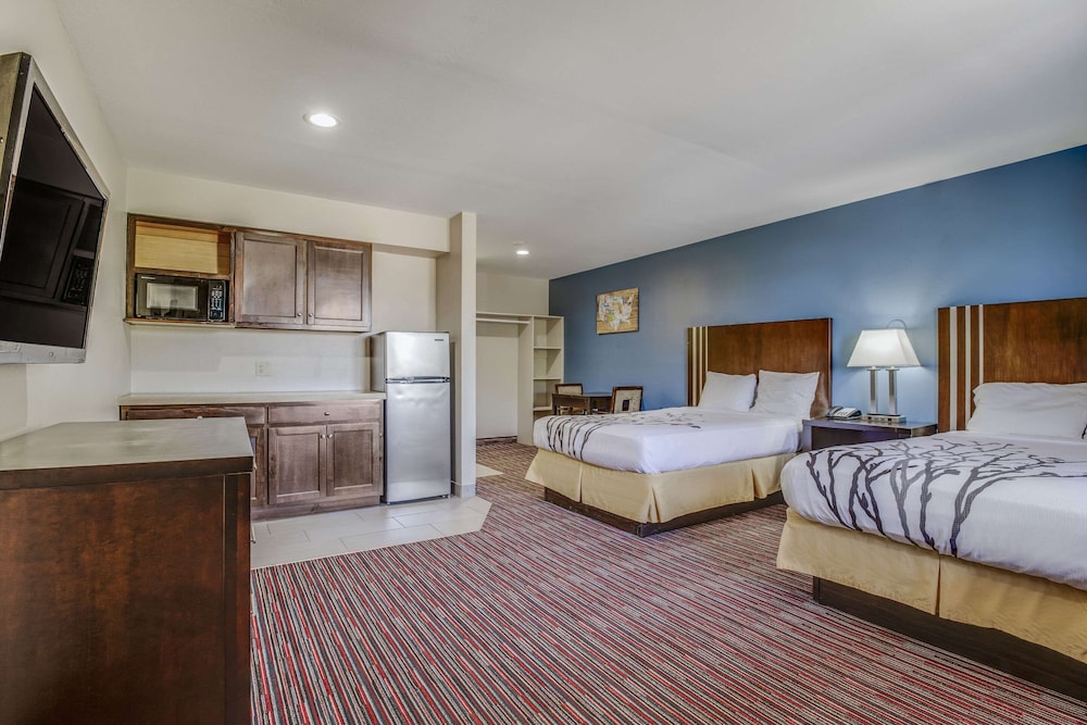 Upgrade, Suite, 2 Queen Beds