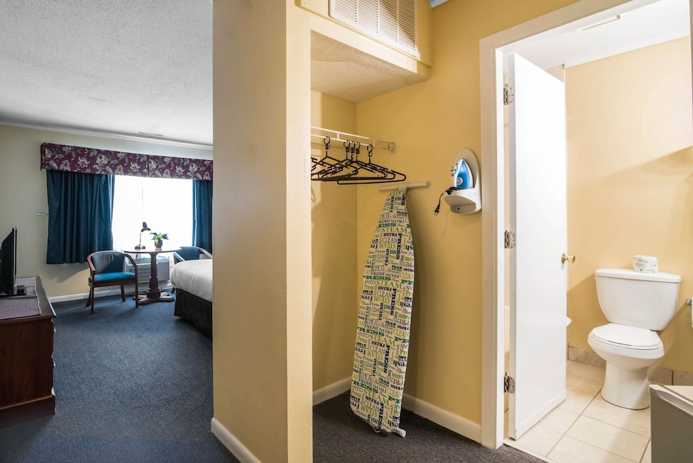 Econo Lodge Inn & Suites Tilton 36/38