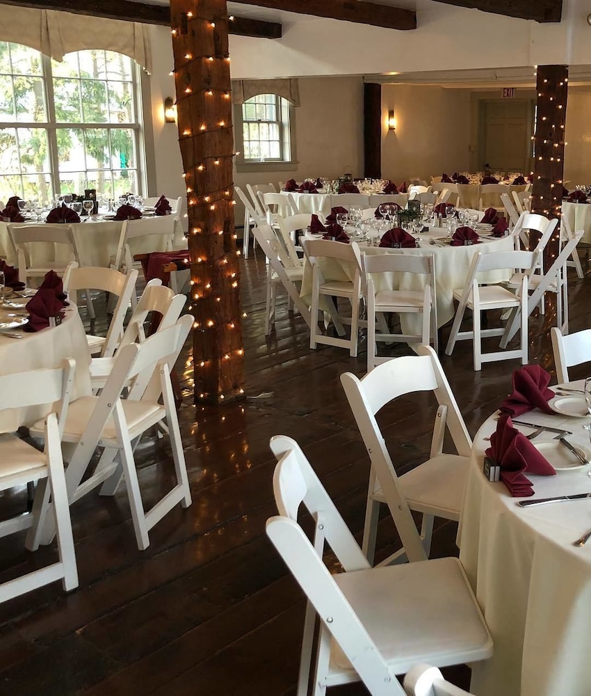 The Dowds Contry Inn and Event Center 41/50