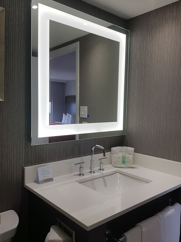 Embassy Suites By Hilton Toronto Airport 27/55