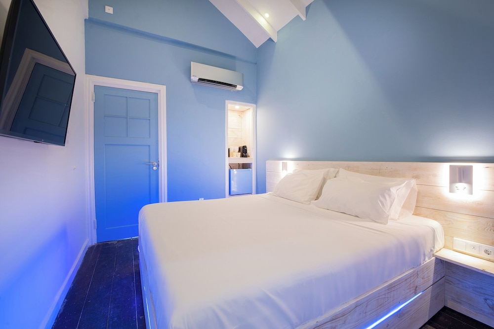 SUPERIOR, DOUBLE BED, OCEAN FRONT