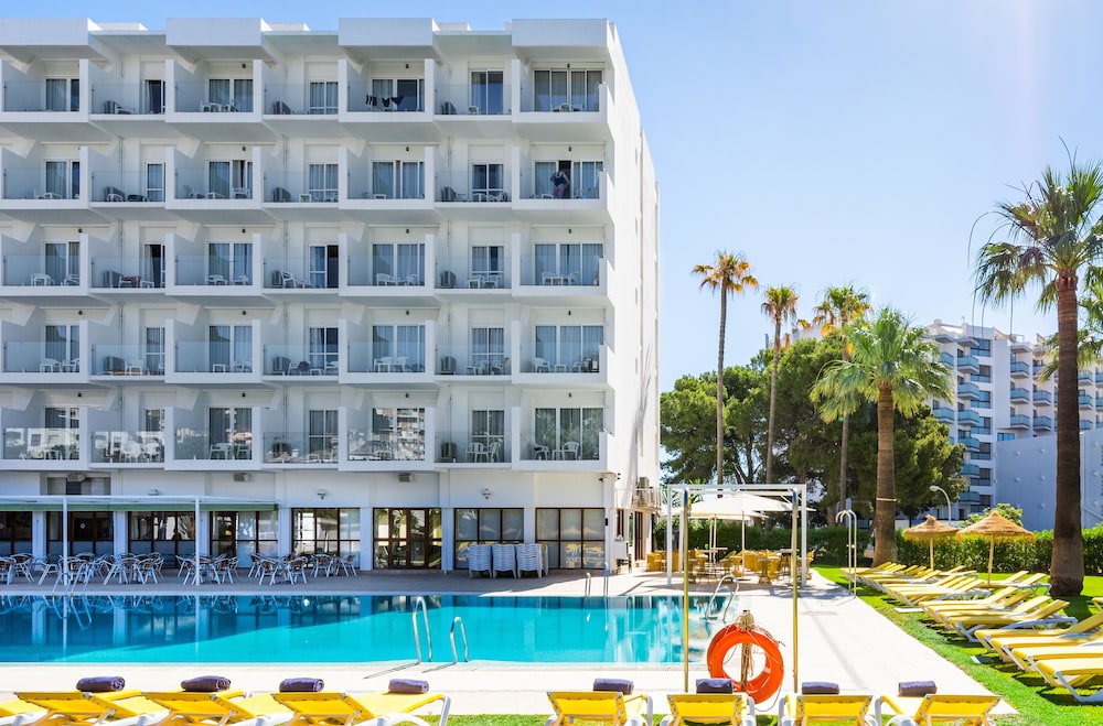 Hotel San Fermin by Dorobe 7/67