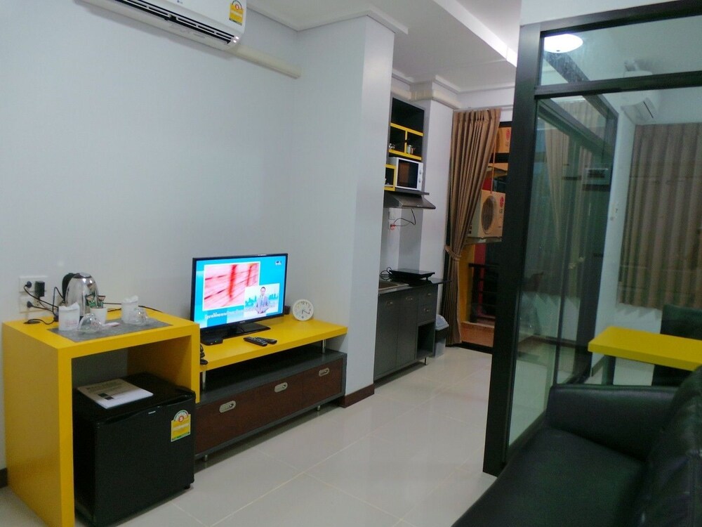 The Icon Service Apartment 12/36