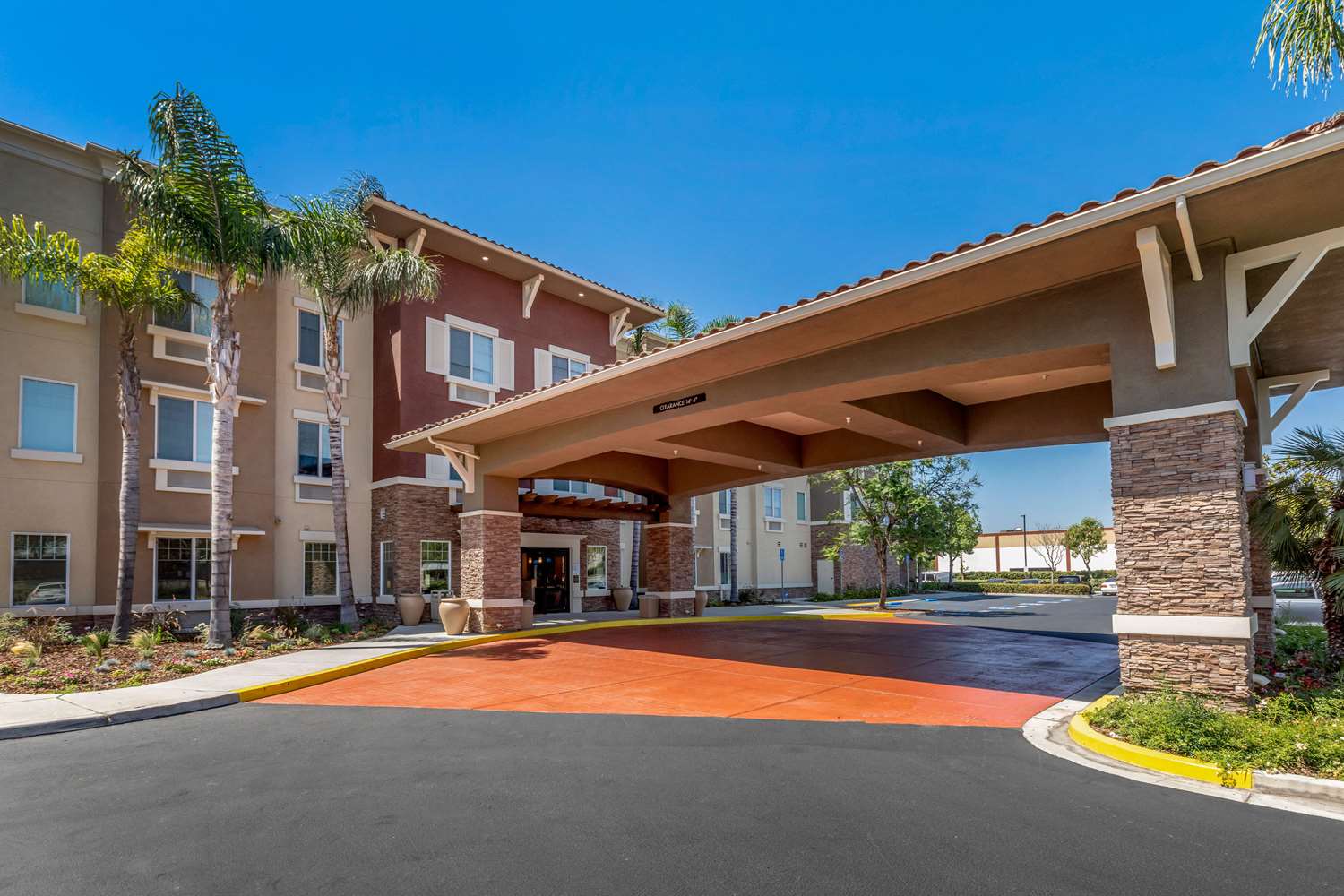 Comfort Inn & Suites Near Ontario Airport, CA 17/19