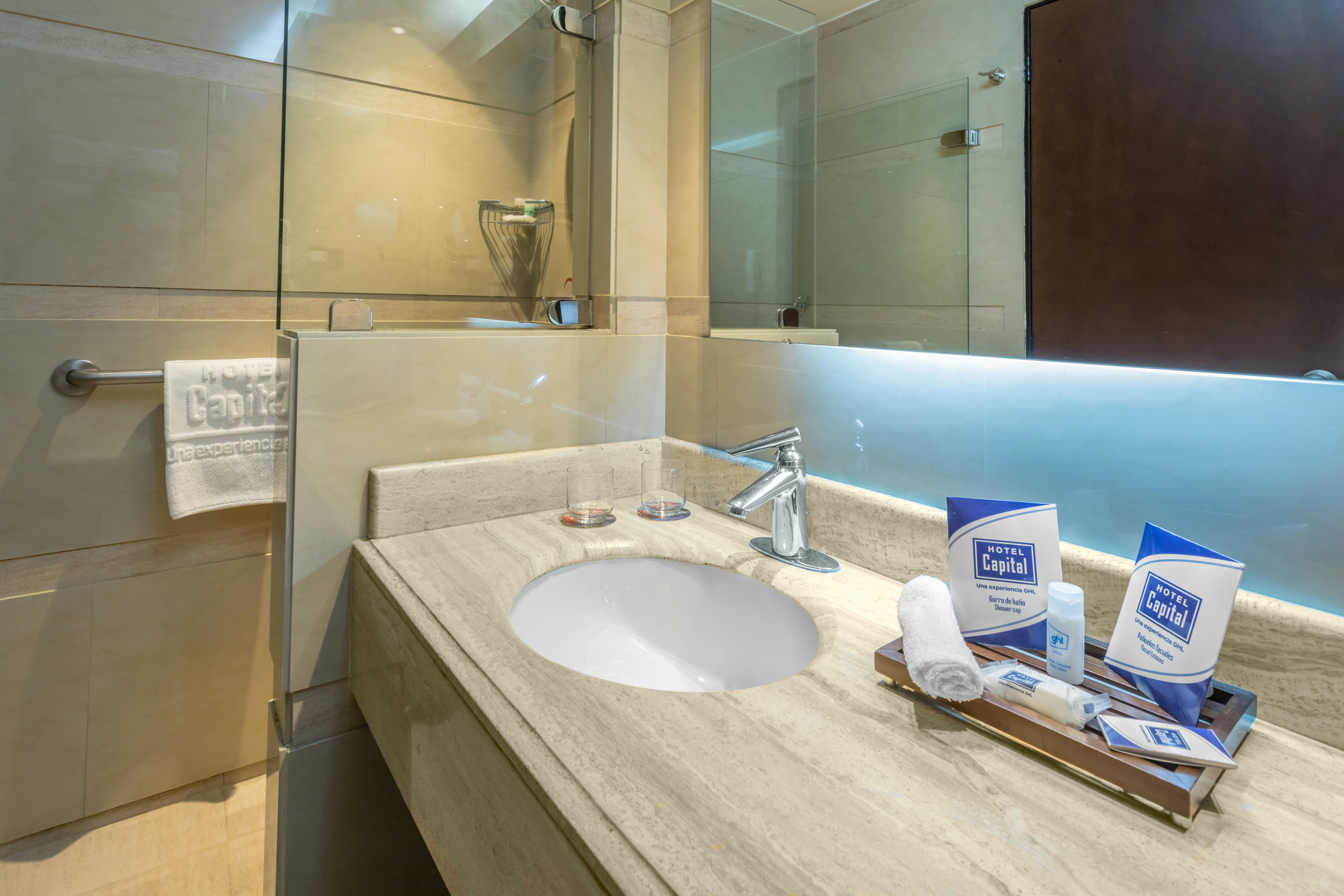 Ghl Capital Hotel 42/42