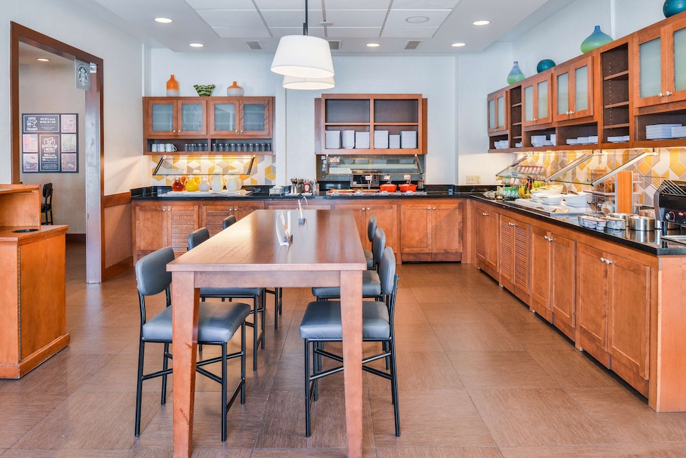 Hyatt Place Chesapeake/Greenbrier 52/63