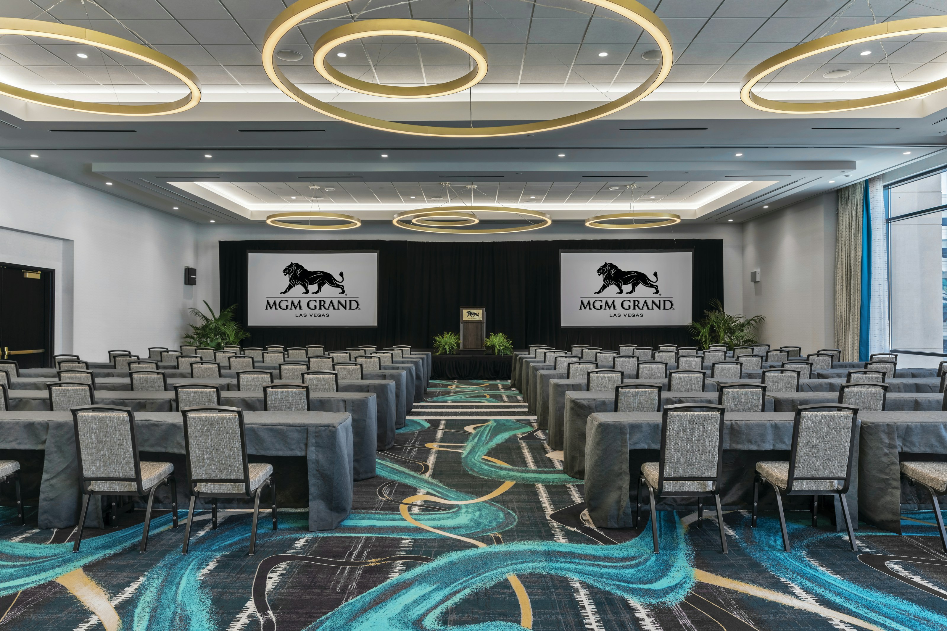 Skylofts At Mgm Grand Hotel 14/23