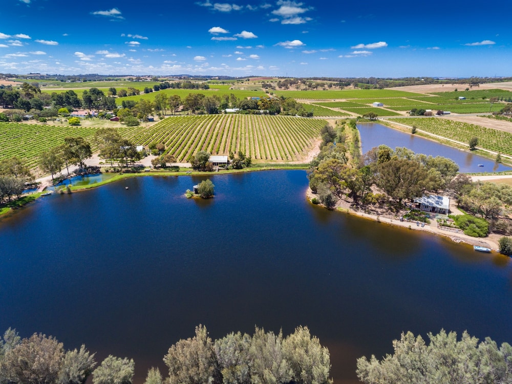 Stonewell Cottages & Vineyards 33/50