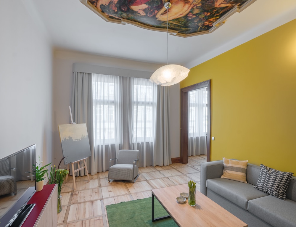 Art House Apartments by Adrez Living 10/23