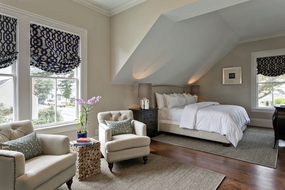 Grand, Blue, King Bed