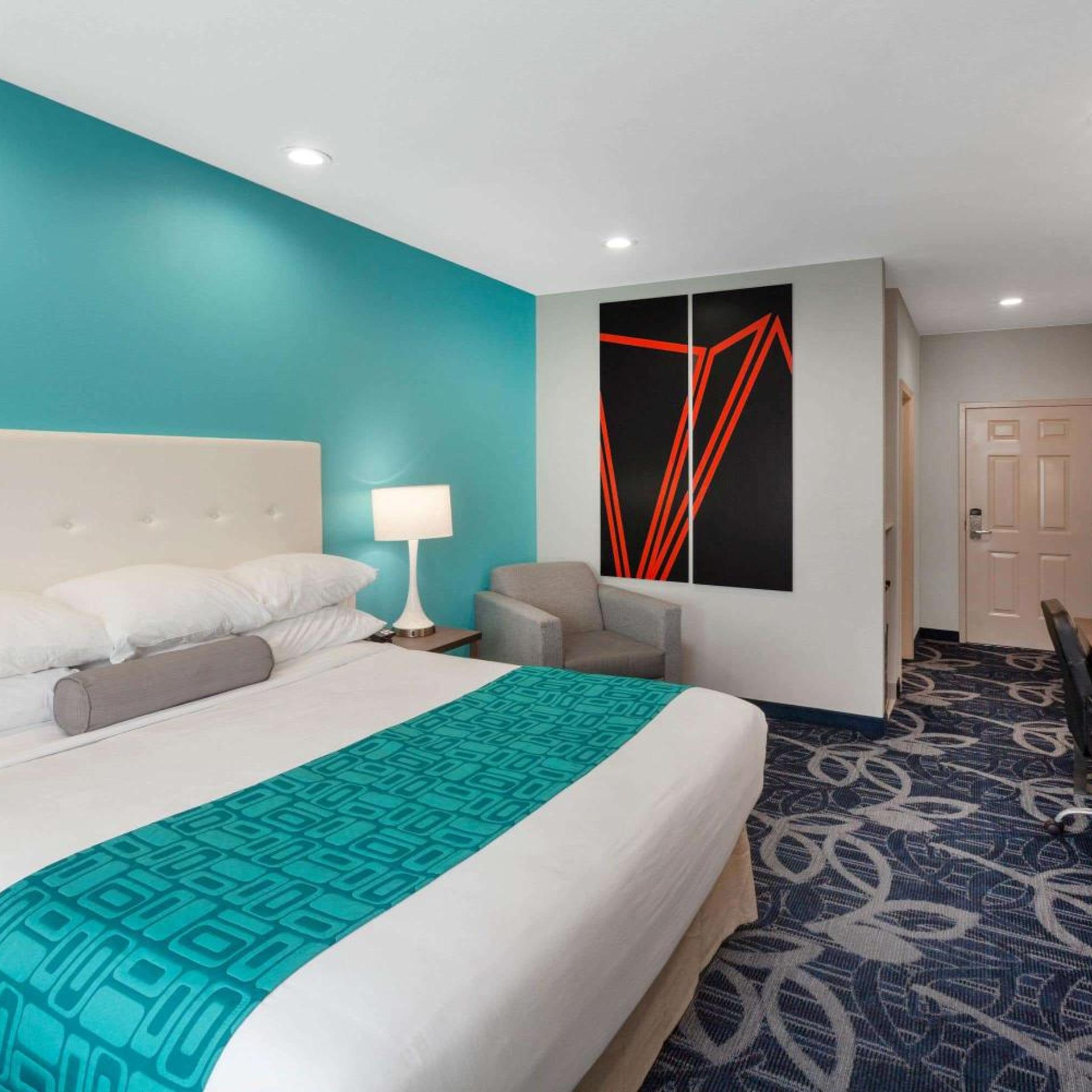 ROOM, KING BED, SMOKING